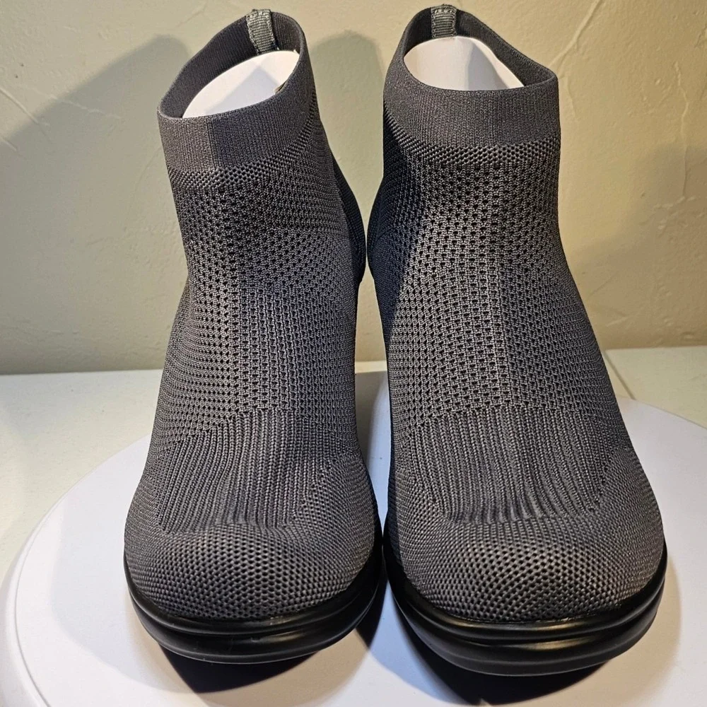 Bernie Mev Grey Stretch Knit Sock Ankle Boots Block Heel Memory Foam Women 8.5 9
